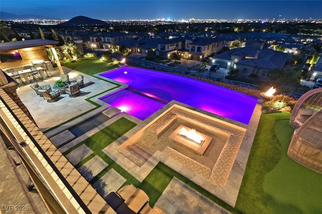 10 Olympia Outlook, Las Vegas, NV 89141