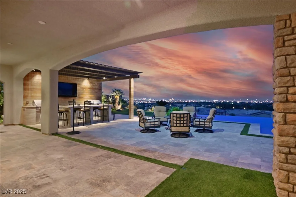 10 Olympia Outlook, Las Vegas, NV 89141