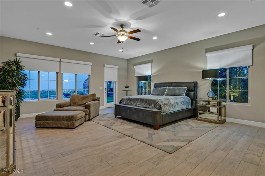 10 Olympia Outlook, Las Vegas, NV 89141