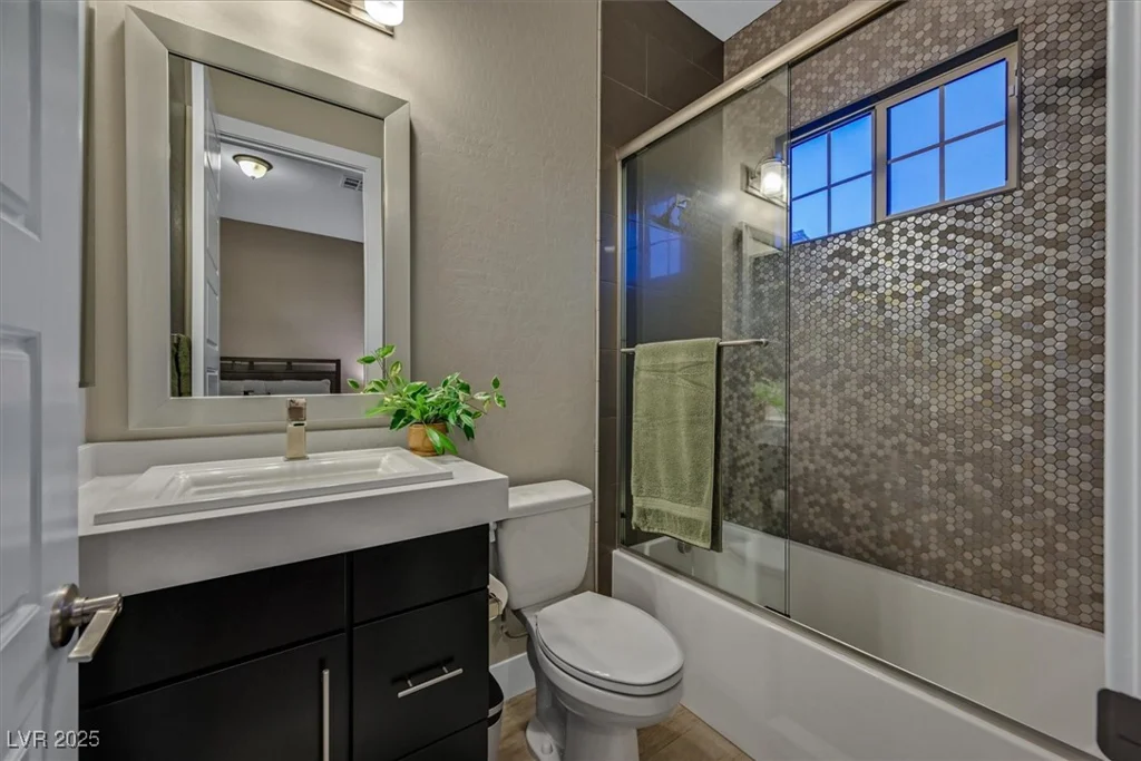 10 Olympia Outlook, Las Vegas, NV 89141