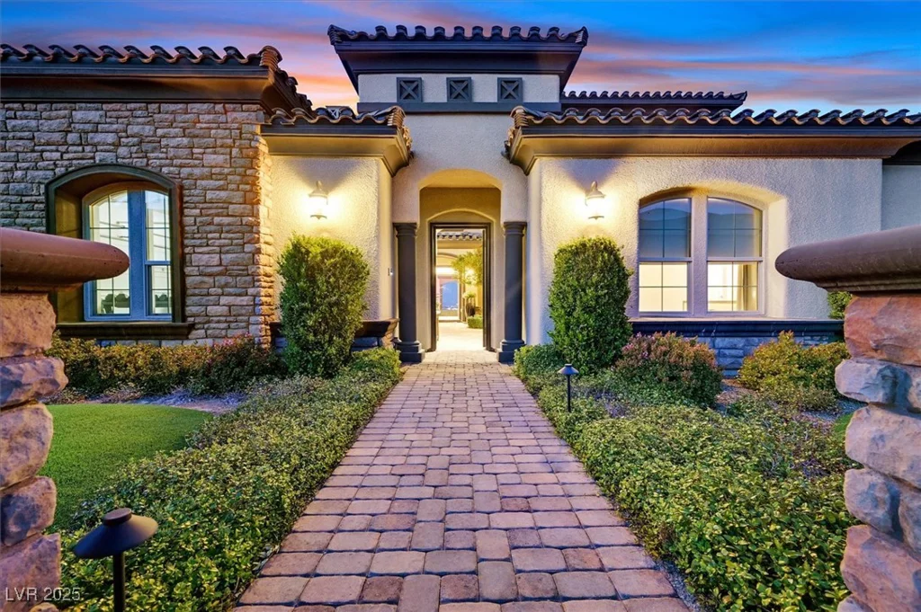 10 Olympia Outlook, Las Vegas, NV 89141
