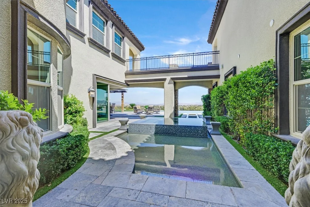 10 Olympia Outlook, Las Vegas, NV 89141