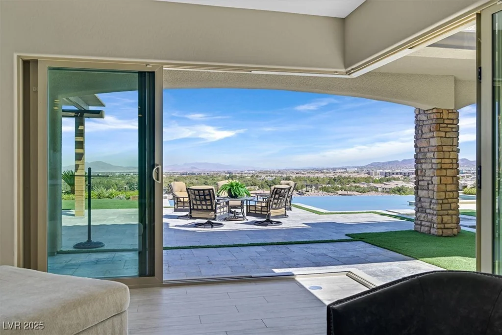 10 Olympia Outlook, Las Vegas, NV 89141