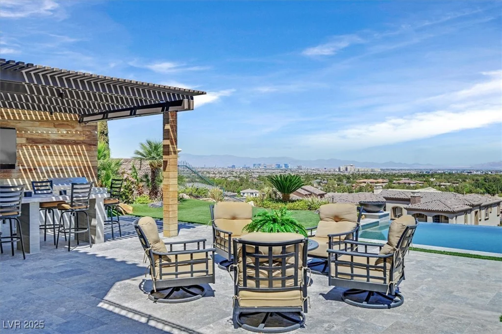 10 Olympia Outlook, Las Vegas, NV 89141