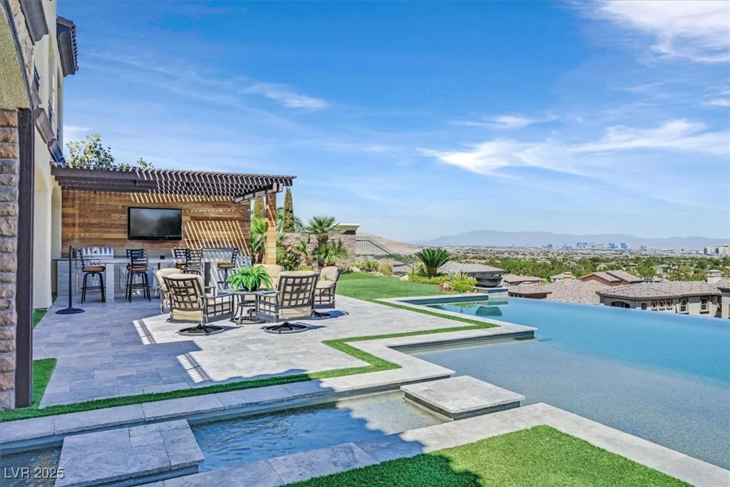 10 Olympia Outlook, Las Vegas, NV 89141