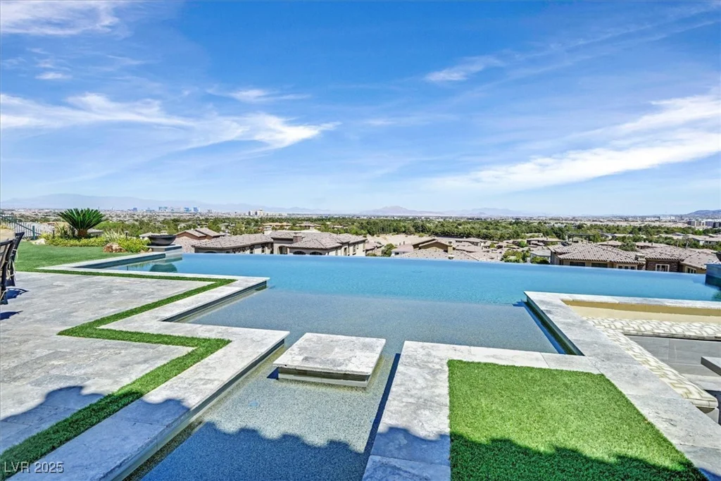 10 Olympia Outlook, Las Vegas, NV 89141