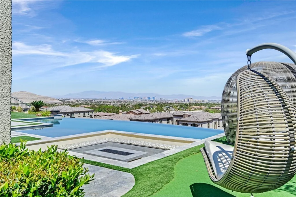 10 Olympia Outlook, Las Vegas, NV 89141