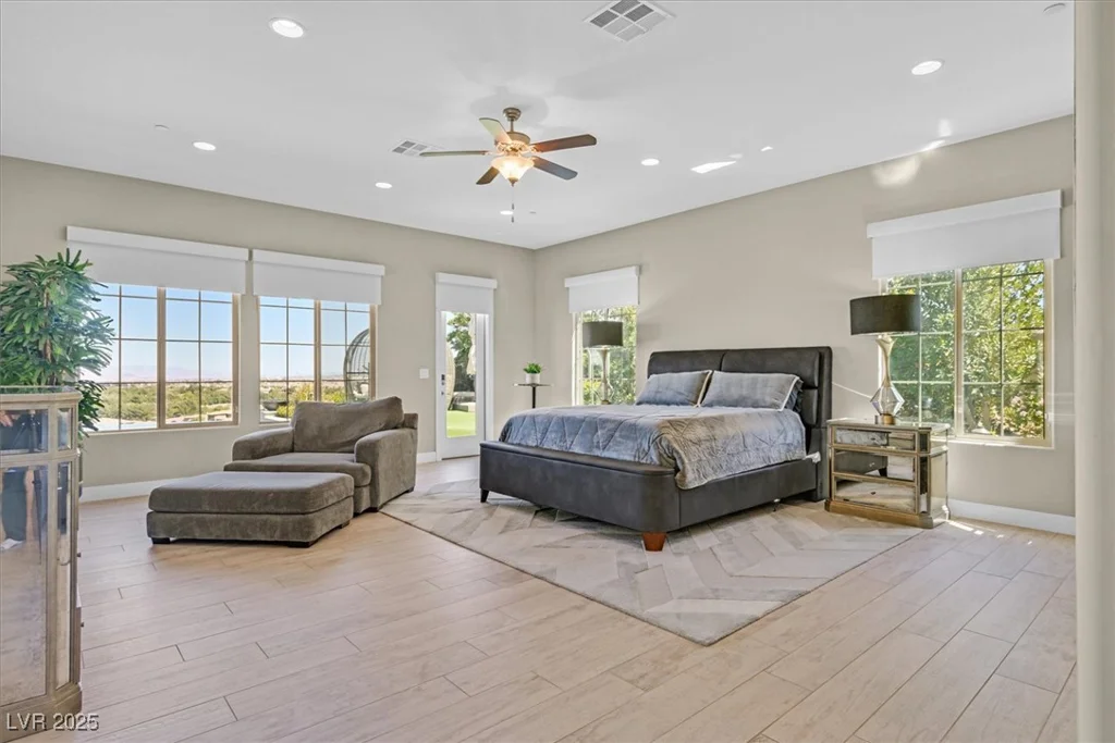 10 Olympia Outlook, Las Vegas, NV 89141