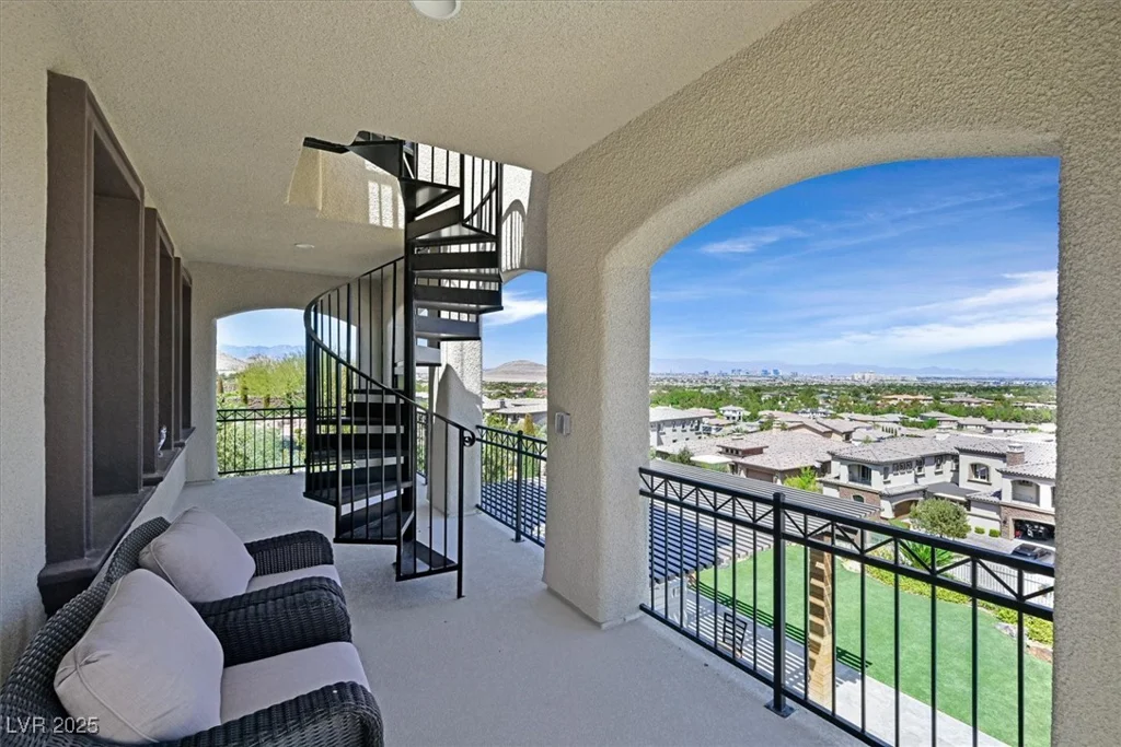 10 Olympia Outlook, Las Vegas, NV 89141