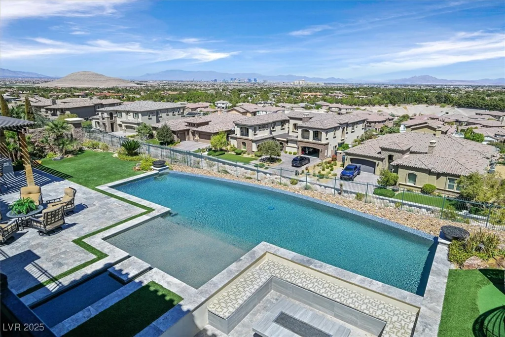 10 Olympia Outlook, Las Vegas, NV 89141