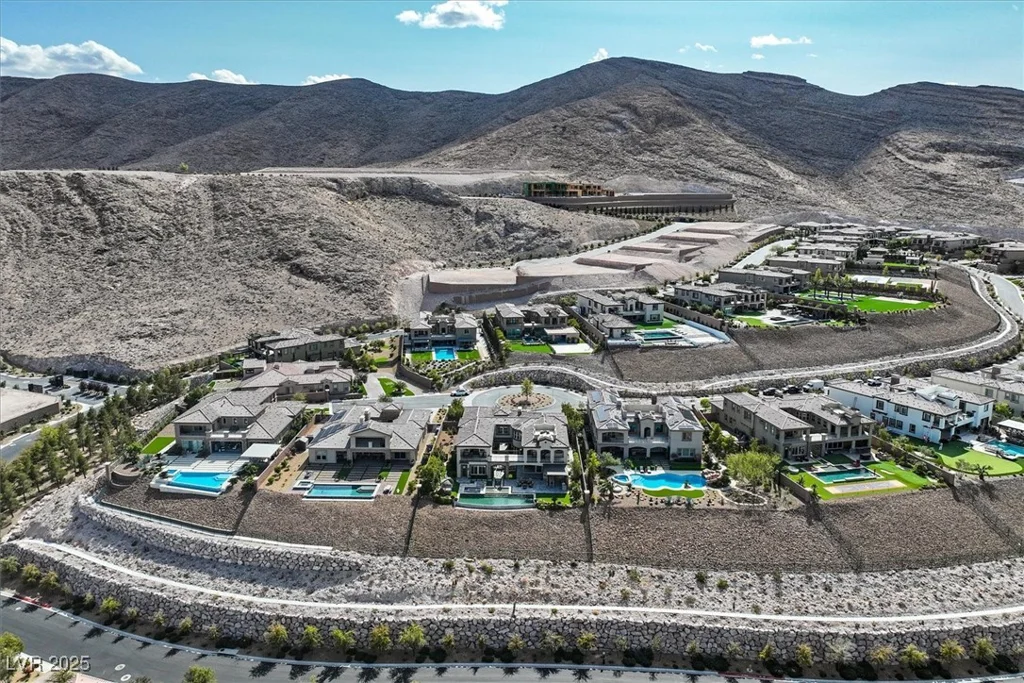 10 Olympia Outlook, Las Vegas, NV 89141