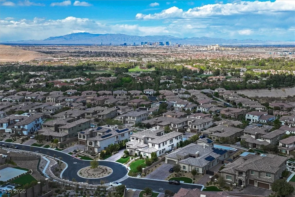 10 Olympia Outlook, Las Vegas, NV 89141