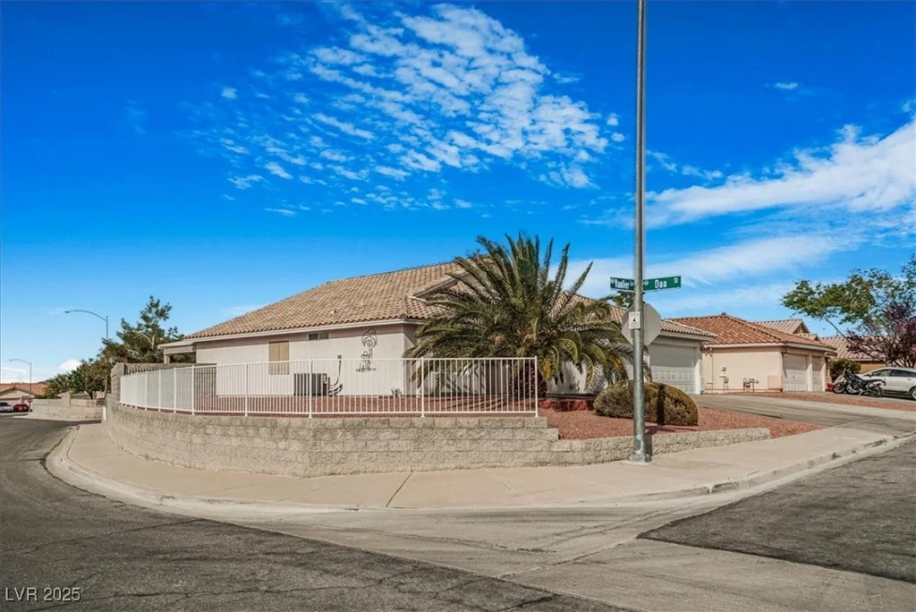 1066 Vanlier, Henderson, NV 89015