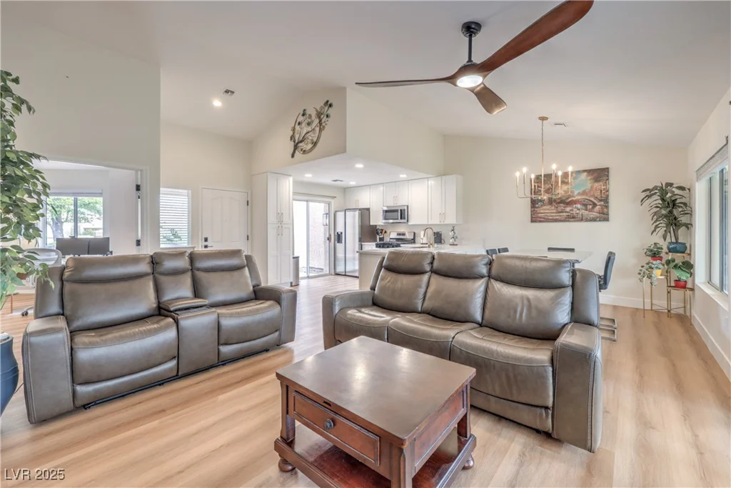 8513 Glenmount, Las Vegas, NV 89134