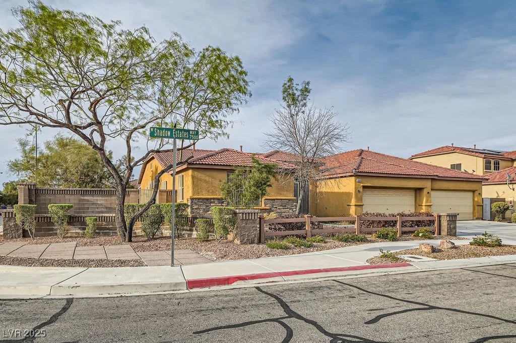 7568 Shadow Estates, Las Vegas, NV 89113