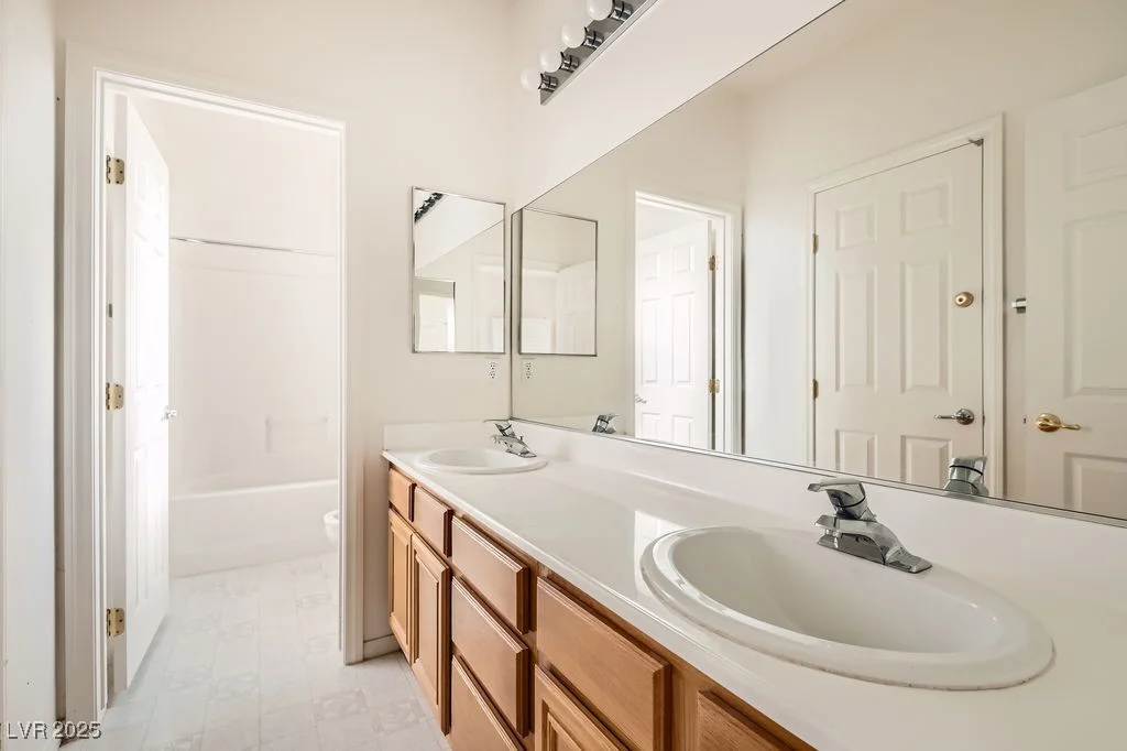 7568 Shadow Estates, Las Vegas, NV 89113