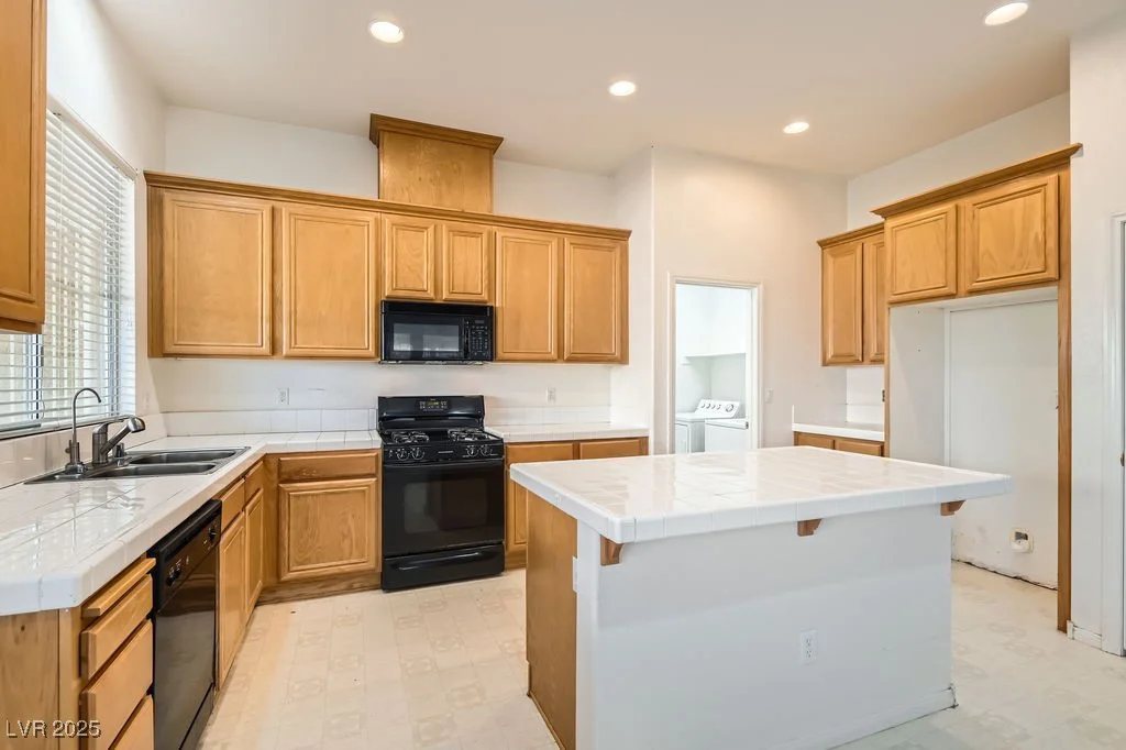 7568 Shadow Estates, Las Vegas, NV 89113