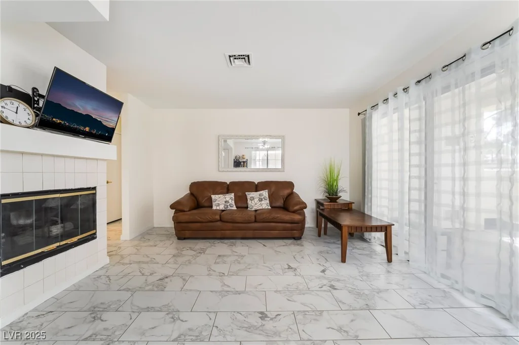 4869 Torrey Pines, Las Vegas, NV 89103