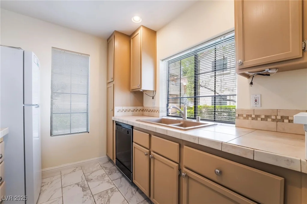4869 Torrey Pines, Las Vegas, NV 89103