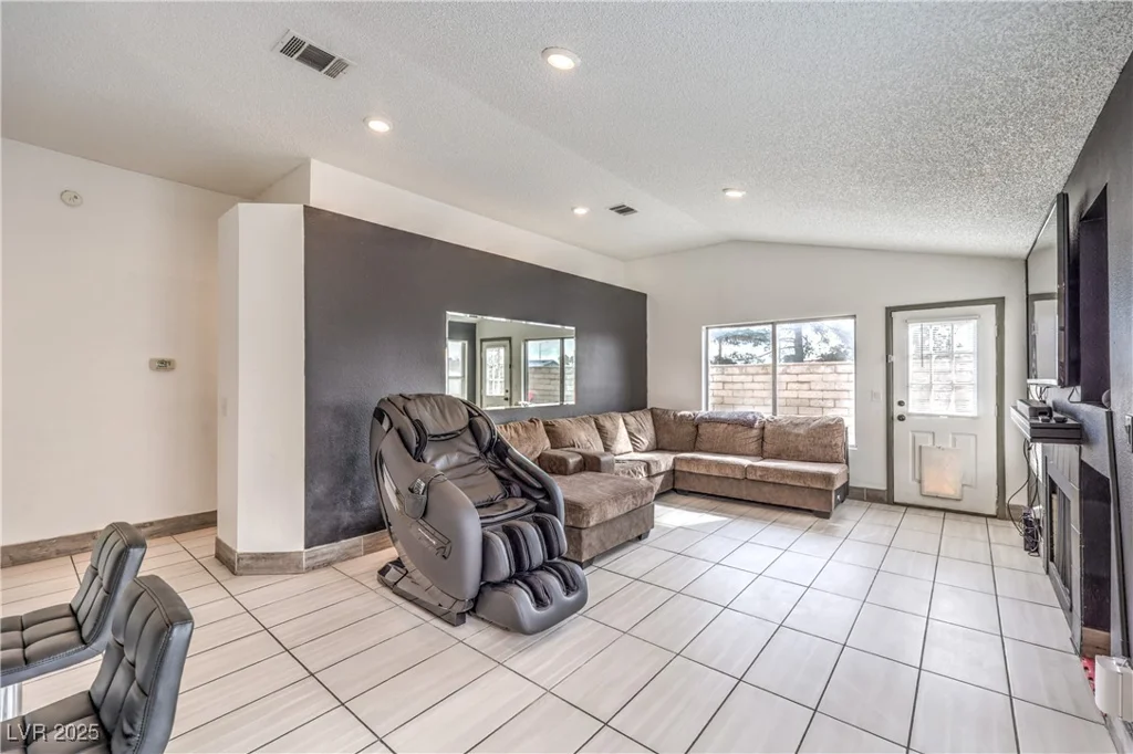 2744 Ironside, Las Vegas, NV 89108
