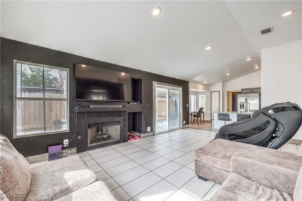 2744 Ironside, Las Vegas, NV 89108