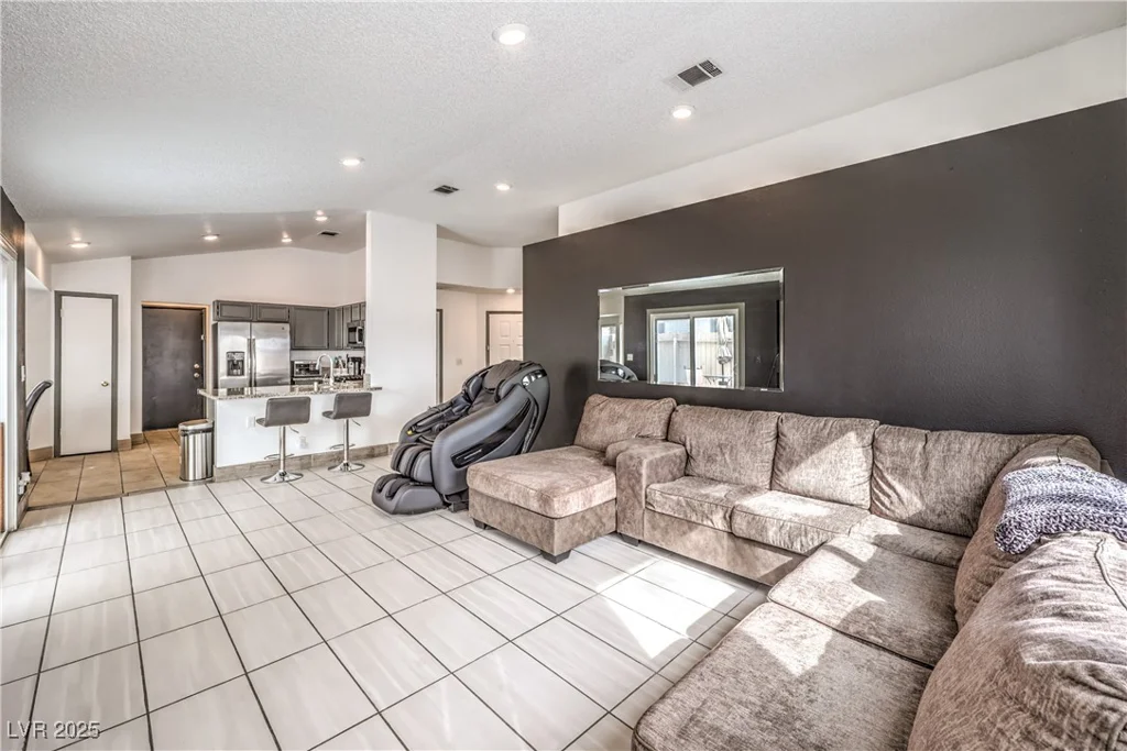2744 Ironside, Las Vegas, NV 89108