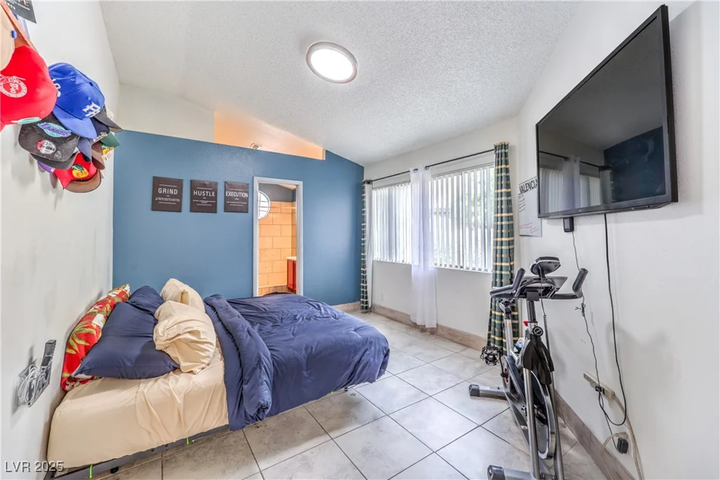 2744 Ironside, Las Vegas, NV 89108