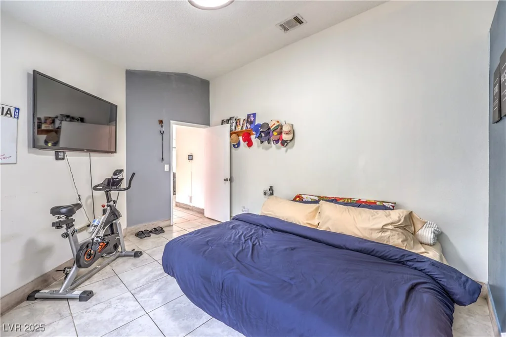 2744 Ironside, Las Vegas, NV 89108