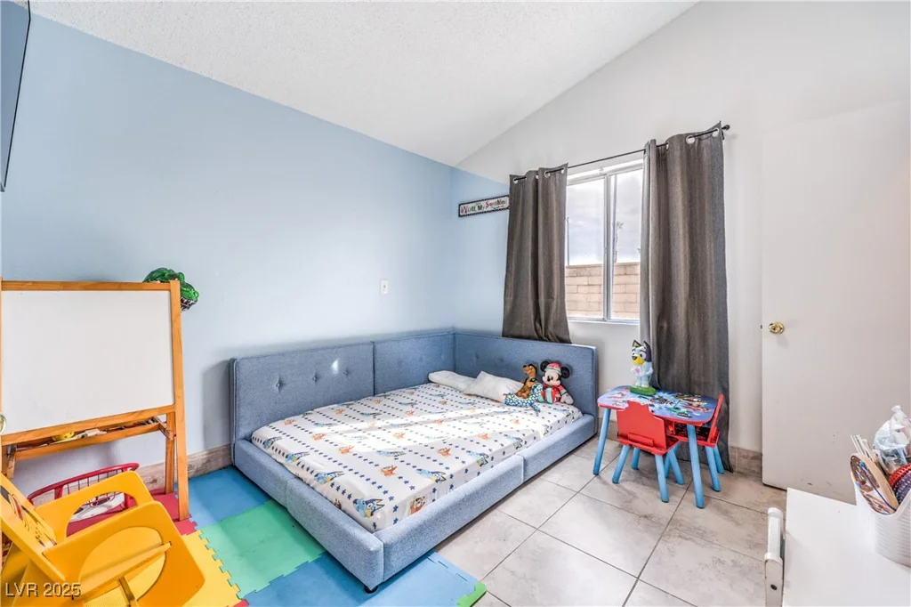 2744 Ironside, Las Vegas, NV 89108