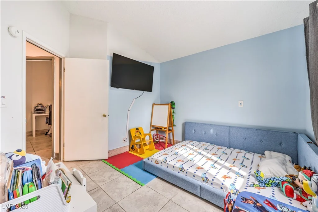 2744 Ironside, Las Vegas, NV 89108