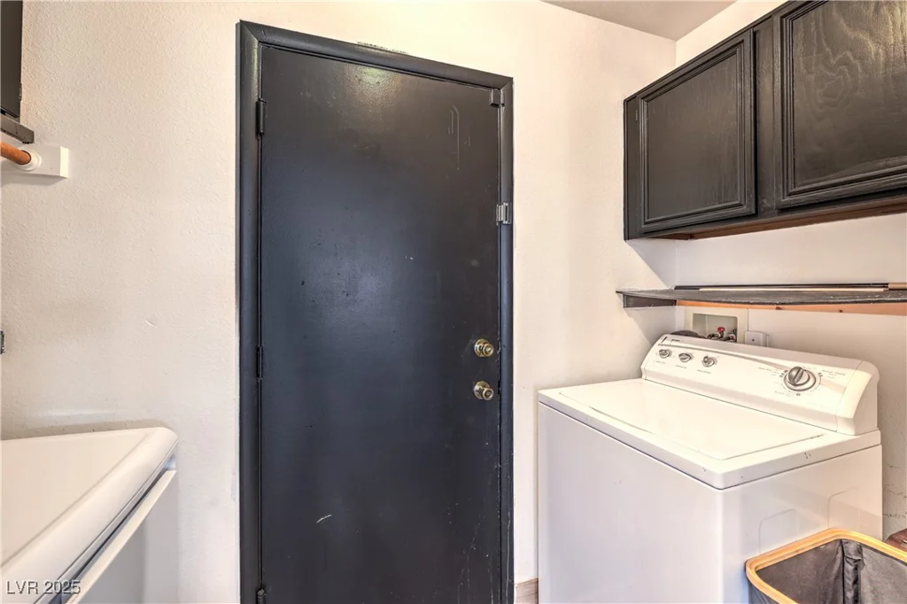 2744 Ironside, Las Vegas, NV 89108