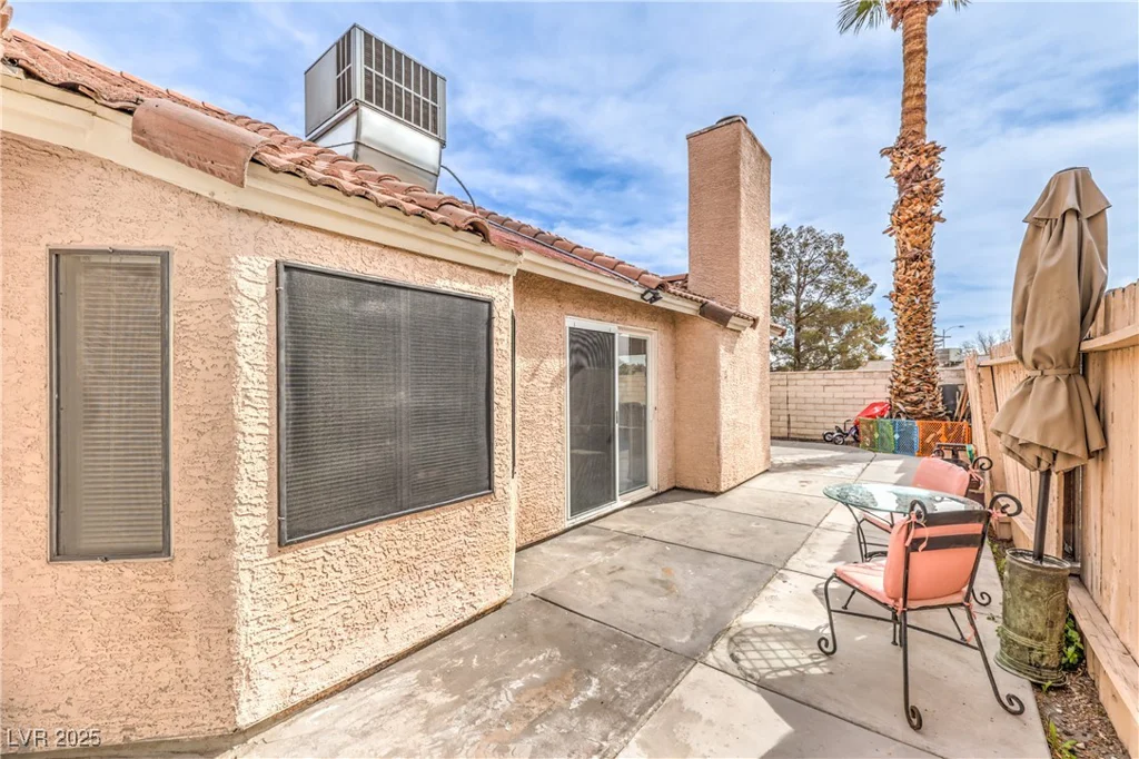 2744 Ironside, Las Vegas, NV 89108