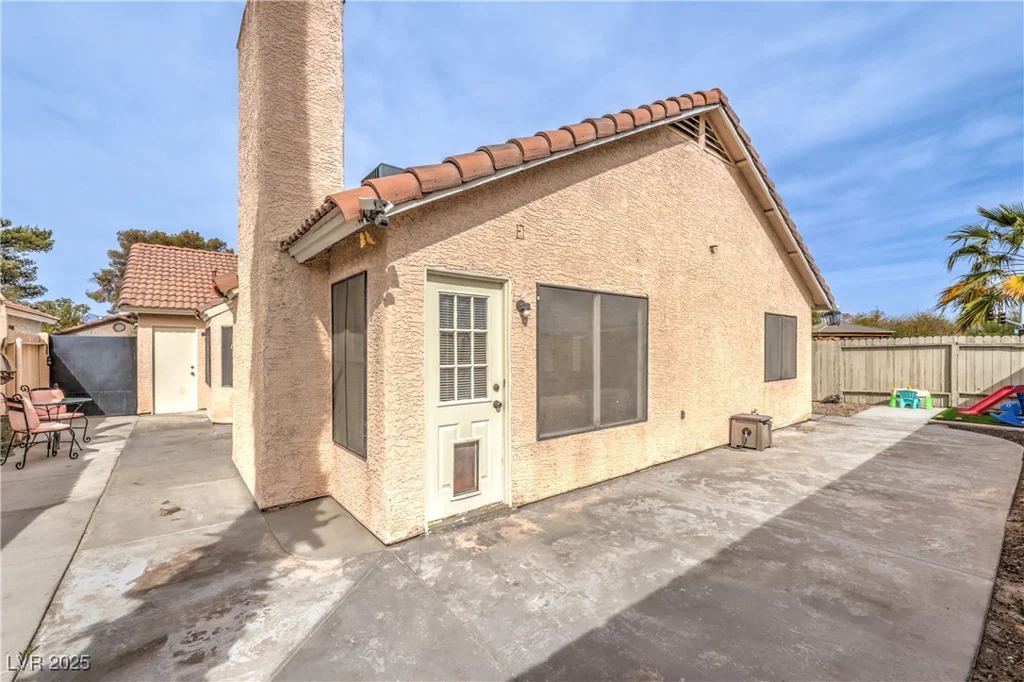 2744 Ironside, Las Vegas, NV 89108