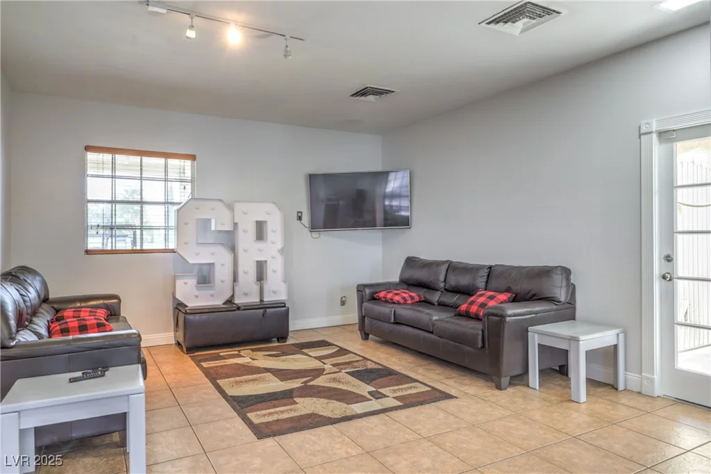 2744 Ironside, Las Vegas, NV 89108