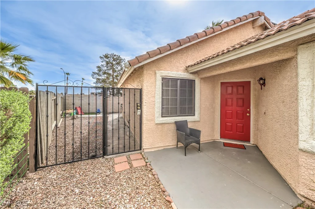 2744 Ironside, Las Vegas, NV 89108