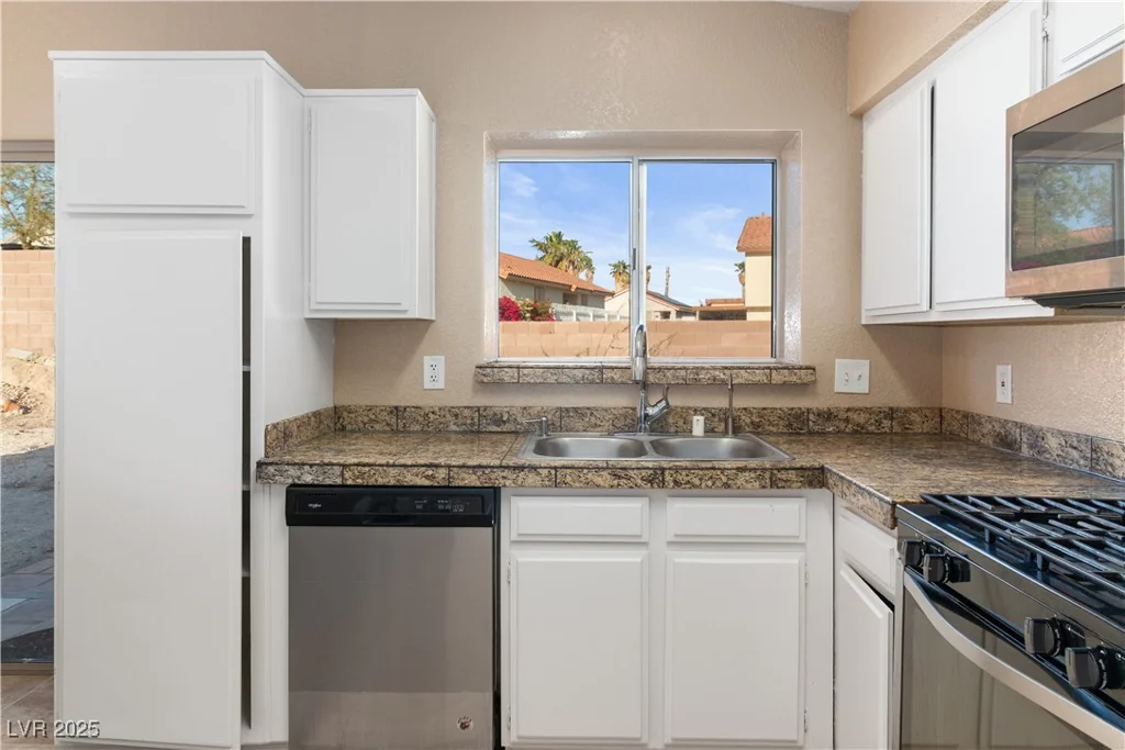 1775 Esteban, Laughlin, NV 89029