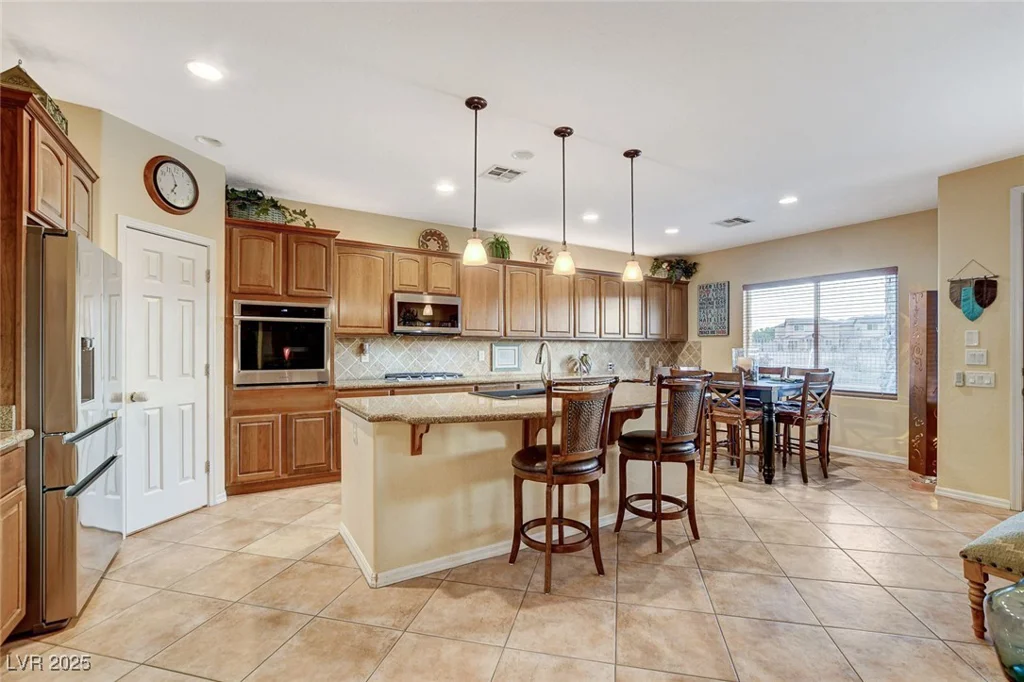 8113 Bay Colony, Las Vegas, NV 89131
