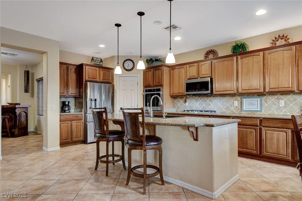 8113 Bay Colony, Las Vegas, NV 89131