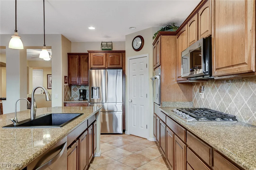 8113 Bay Colony, Las Vegas, NV 89131
