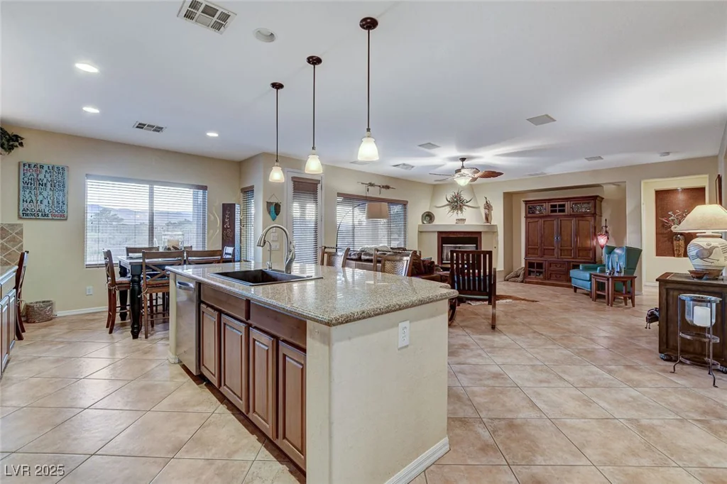 8113 Bay Colony, Las Vegas, NV 89131