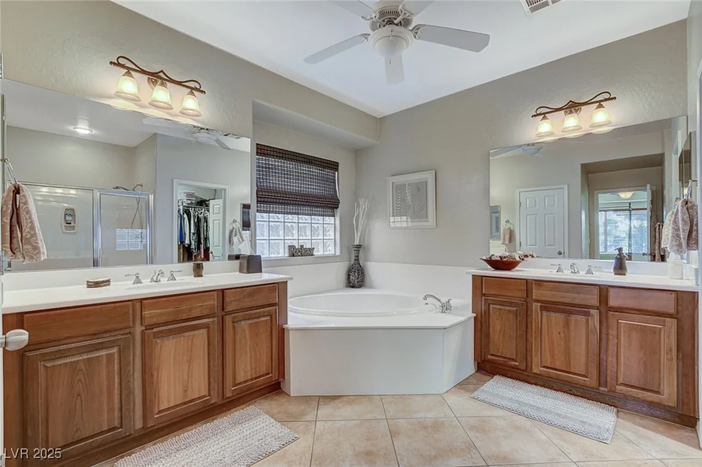 8113 Bay Colony, Las Vegas, NV 89131