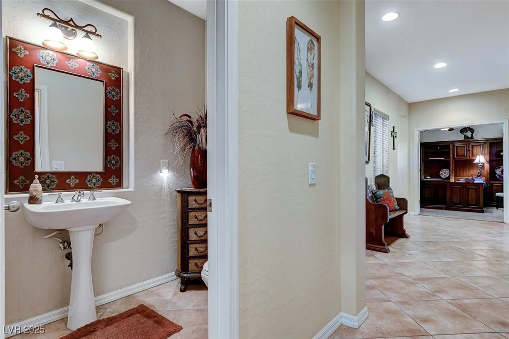 8113 Bay Colony, Las Vegas, NV 89131