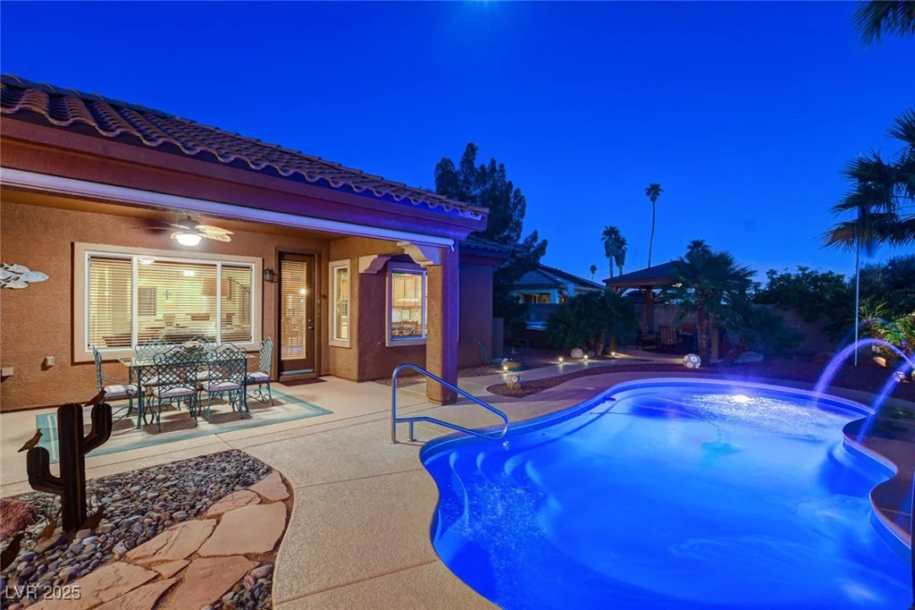 8113 Bay Colony, Las Vegas, NV 89131