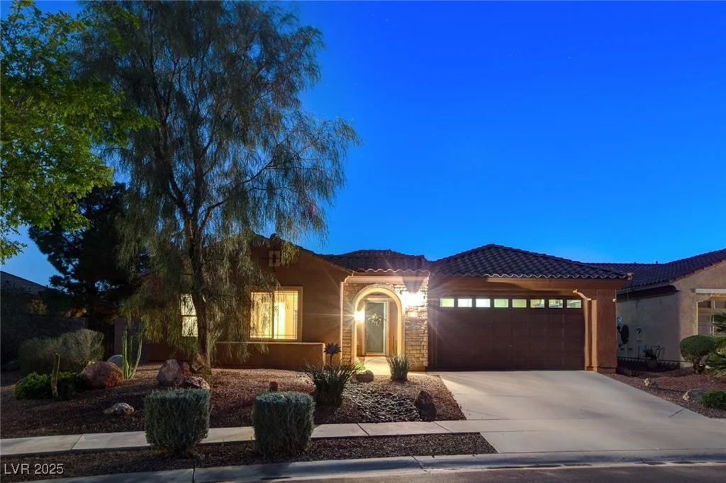 8113 Bay Colony, Las Vegas, NV 89131