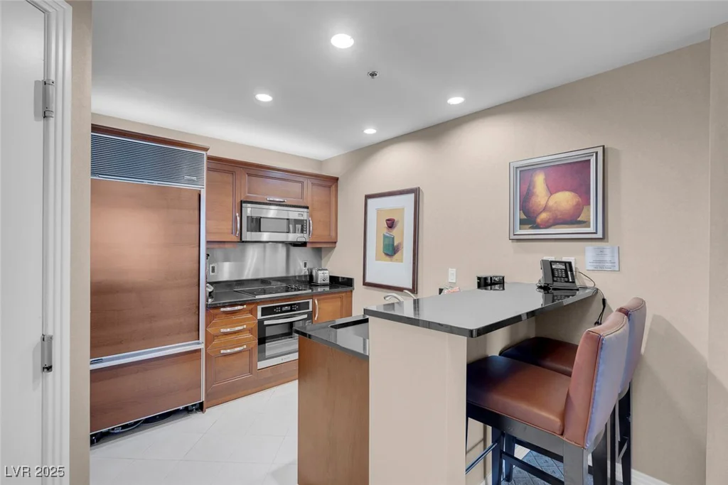 125 HARMON, Las Vegas, NV 89109