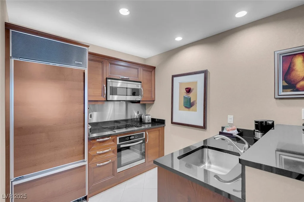 125 HARMON, Las Vegas, NV 89109