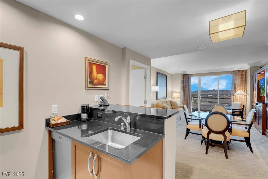 125 HARMON, Las Vegas, NV 89109