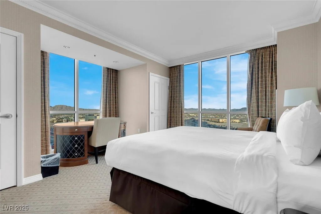 125 HARMON, Las Vegas, NV 89109