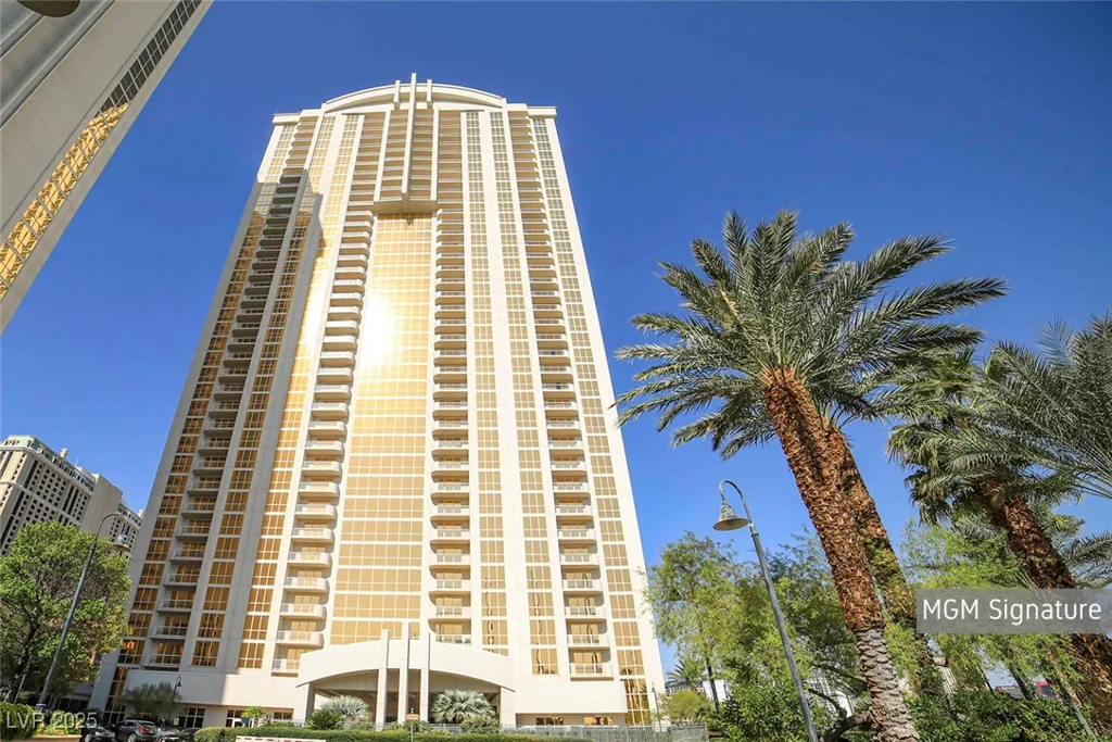 125 HARMON, Las Vegas, NV 89109