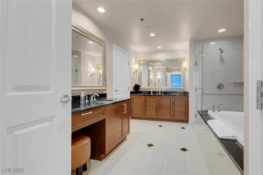 125 HARMON, Las Vegas, NV 89109